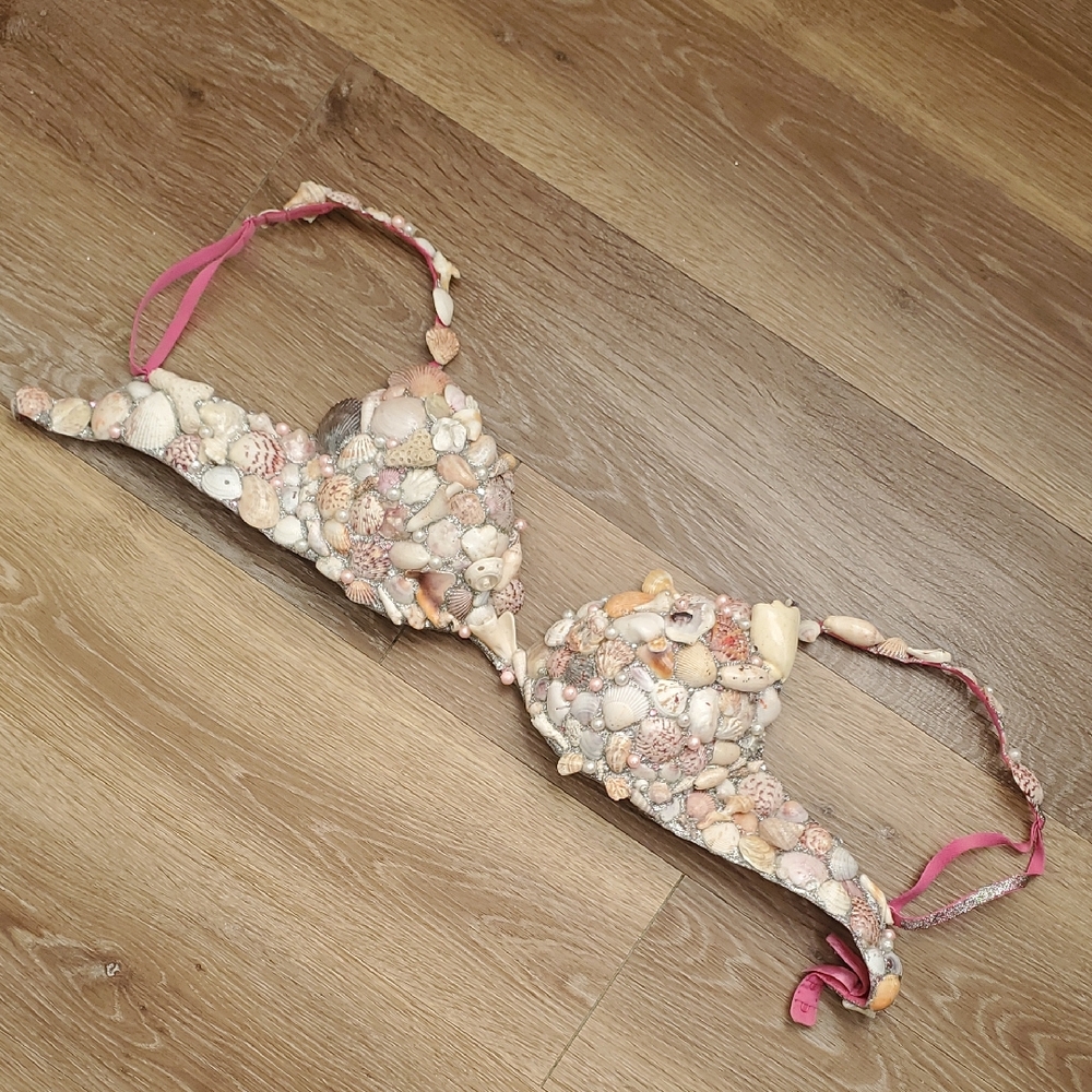 PINK Victoria's Secret Seashell Bra with Pink Straps